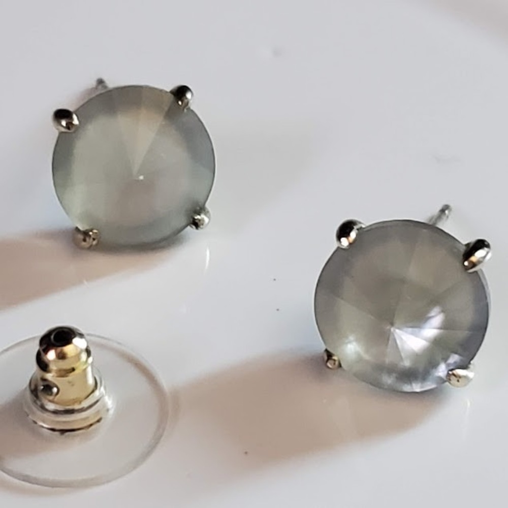 Kendra Scott Gray Iridescent Round Stud Earrings Silver Tone Versatile Chic - Picture 4 of 7